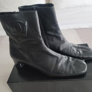 Salvatore Ferragamo
Black Leather Ankle
Booties, Size 8.5